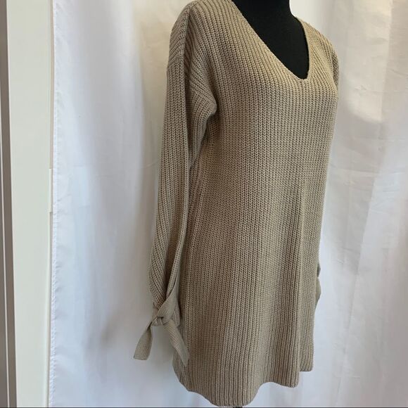 Altar beige tan brown tie-sleeve oversized long V-neck sweater size medium - Picture 3 of 13